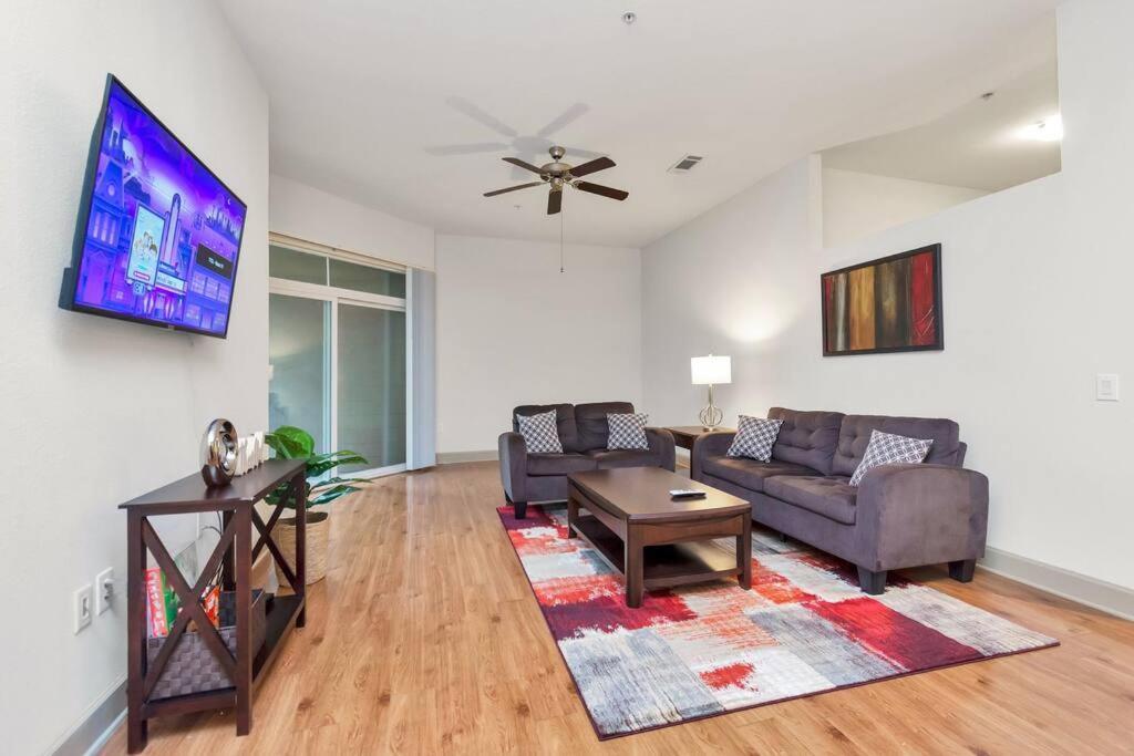 Stylish Open Concept Apt With King Bed, Walking Distance From Nrg Texans Stadium, 1 Mile To Med Center, Free Parking Houston Eksteriør bilde