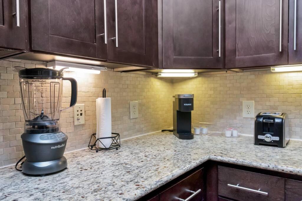 Stylish Open Concept Apt With King Bed, Walking Distance From Nrg Texans Stadium, 1 Mile To Med Center, Free Parking Houston Eksteriør bilde