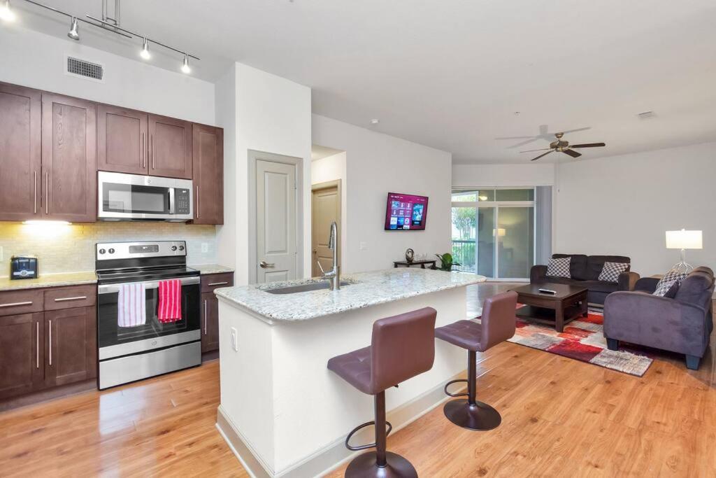 Stylish Open Concept Apt With King Bed, Walking Distance From Nrg Texans Stadium, 1 Mile To Med Center, Free Parking Houston Eksteriør bilde