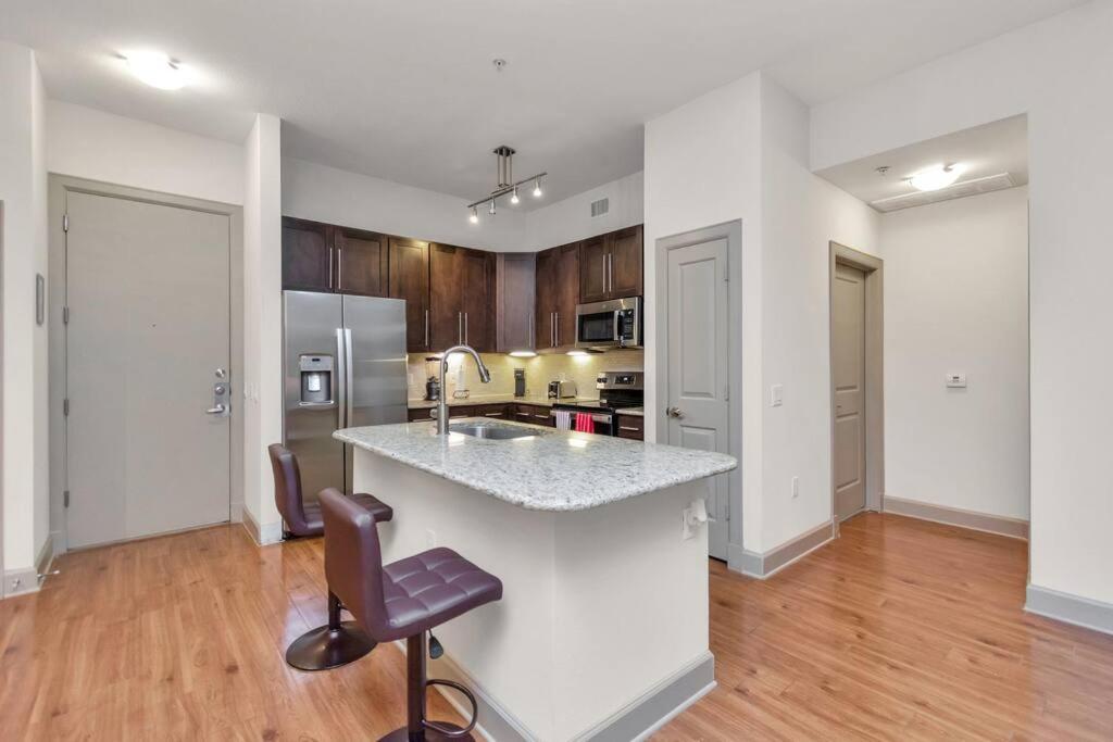 Stylish Open Concept Apt With King Bed, Walking Distance From Nrg Texans Stadium, 1 Mile To Med Center, Free Parking Houston Eksteriør bilde
