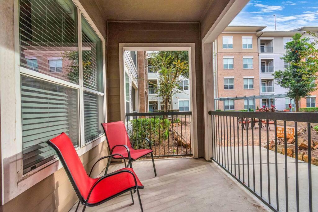 Stylish Open Concept Apt With King Bed, Walking Distance From Nrg Texans Stadium, 1 Mile To Med Center, Free Parking Houston Eksteriør bilde