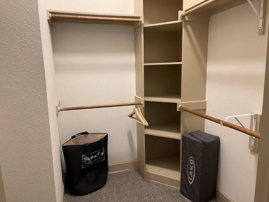 Stylish Open Concept Apt With King Bed, Walking Distance From Nrg Texans Stadium, 1 Mile To Med Center, Free Parking Houston Eksteriør bilde