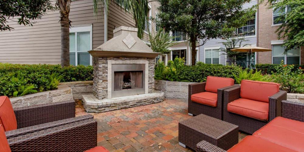 Stylish Open Concept Apt With King Bed, Walking Distance From Nrg Texans Stadium, 1 Mile To Med Center, Free Parking Houston Eksteriør bilde